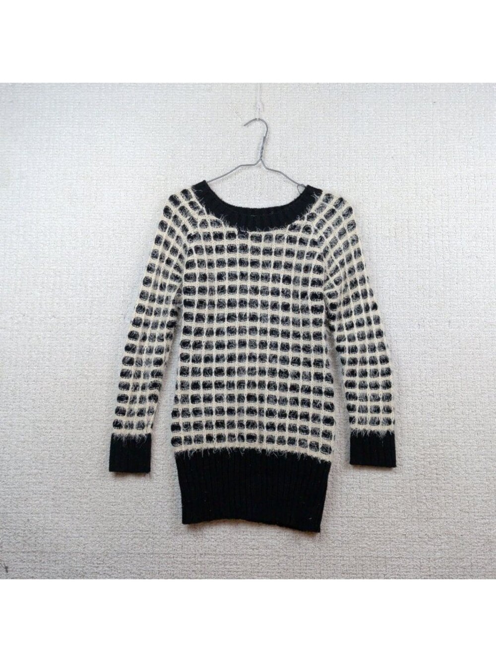 QED London Fuzzy Black & White Grid Pattern Crewneck Long Sweater Wom Sz S/M